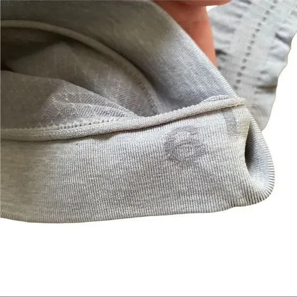 Lululemon Ebb & Flow Crop in grey super stretch size 6 EUC - Picture 8 of 8